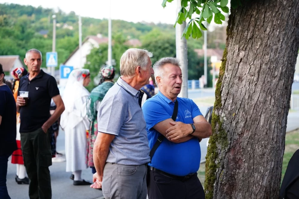 LJETO U SIBINJU: Brojna publika oduševljena nastupom KUD-ova i Slavonskih lola 