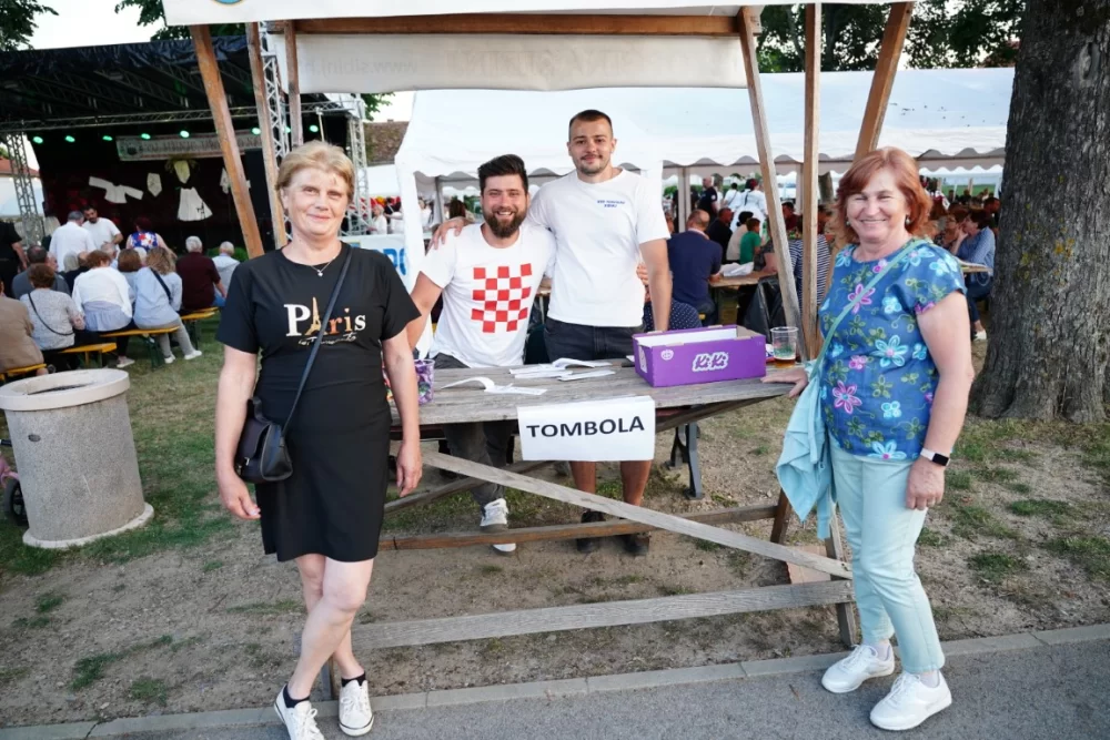 LJETO U SIBINJU: Brojna publika oduševljena nastupom KUD-ova i Slavonskih lola 