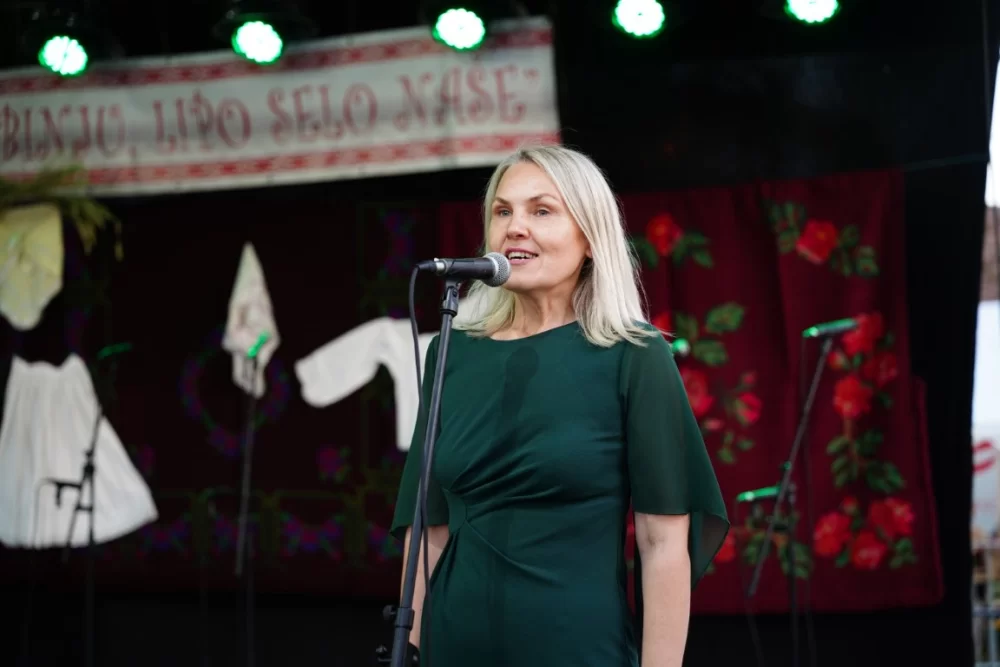 LJETO U SIBINJU: Brojna publika oduševljena nastupom KUD-ova i Slavonskih lola 