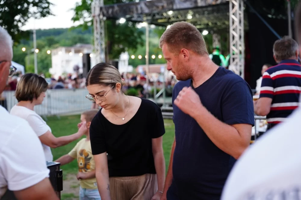 LJETO U SIBINJU: Brojna publika oduševljena nastupom KUD-ova i Slavonskih lola 