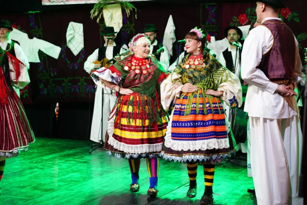 LJETO U SIBINJU: Brojna publika oduševljena nastupom KUD-ova i Slavonskih lola 