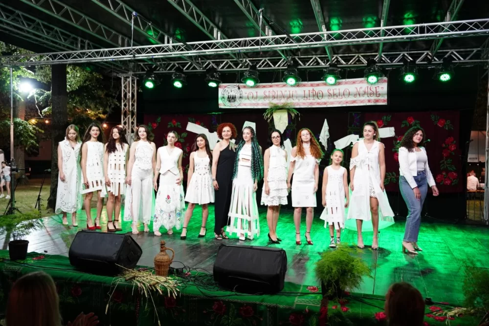 LJETO U SIBINJU: Brojna publika oduševljena nastupom KUD-ova i Slavonskih lola 