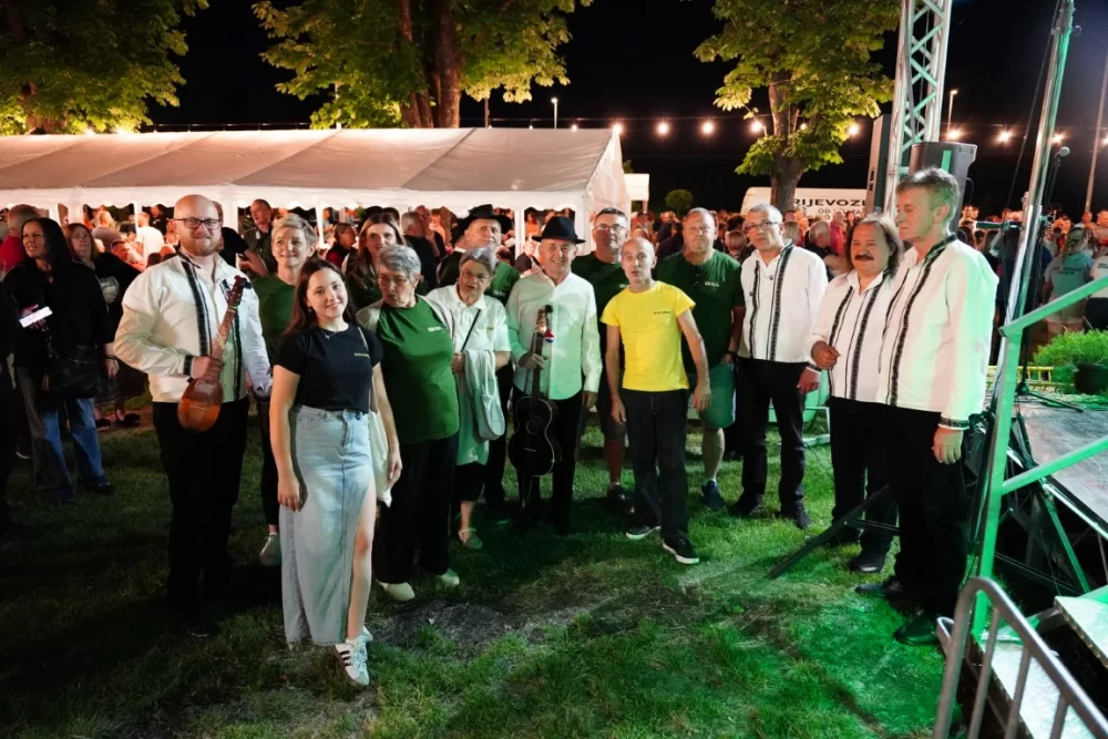 LJETO U SIBINJU: Brojna publika oduševljena nastupom KUD-ova i Slavonskih lola 