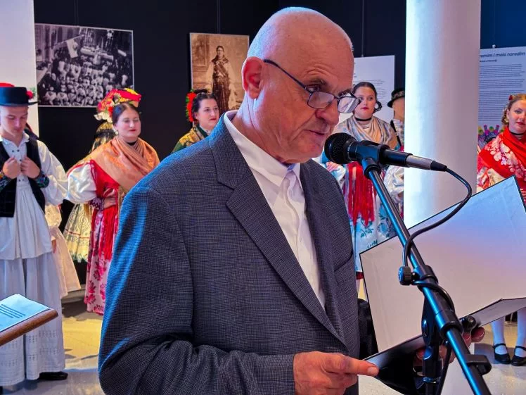 O NARODNIM NOŠNJAMA ŠOKACA U PANONIJI: U Muzeju bećarca otvorena izložba “Kad se spremim i malo naredim” 
