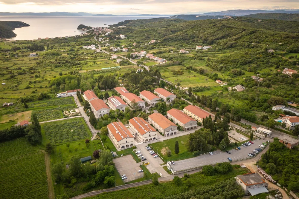 Život na otoku Rabu i rad u specijalnoj bolnici
