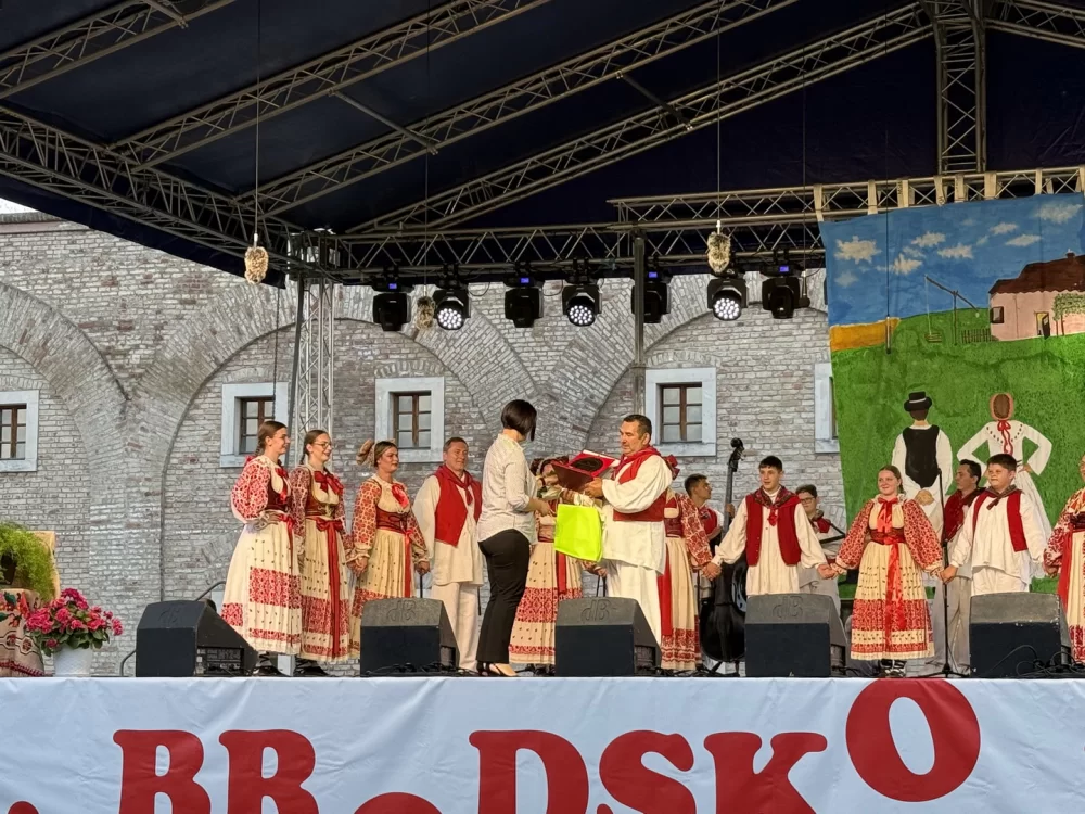 Brodskim kolom slavonska tradicija zasjala u punom sjaju
