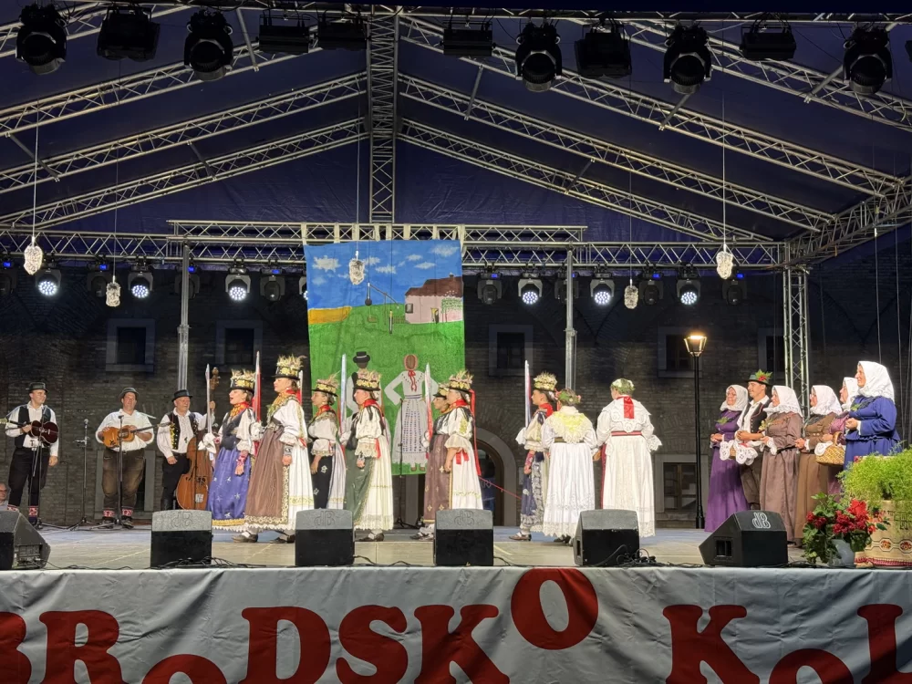 Brodskim kolom slavonska tradicija zasjala u punom sjaju