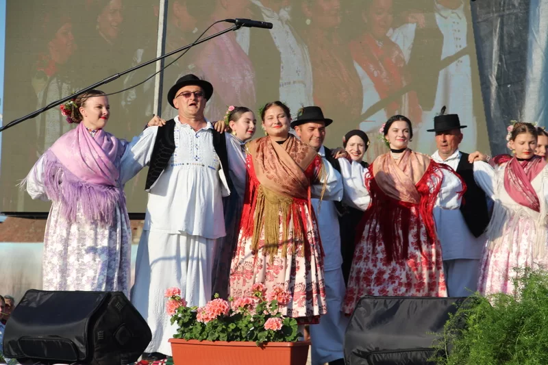 SMOTRA FOLKLORA NA TRGU BEĆARCA: „Pleternico, dok ti ime traje, čuvat ćemo tvoje običaje“