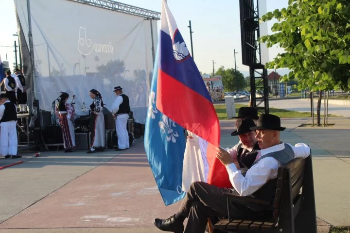 SMOTRA FOLKLORA NA TRGU BEĆARCA: „Pleternico, dok ti ime traje, čuvat ćemo tvoje običaje“