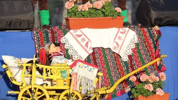 SMOTRA FOLKLORA NA TRGU BEĆARCA: „Pleternico, dok ti ime traje, čuvat ćemo tvoje običaje“