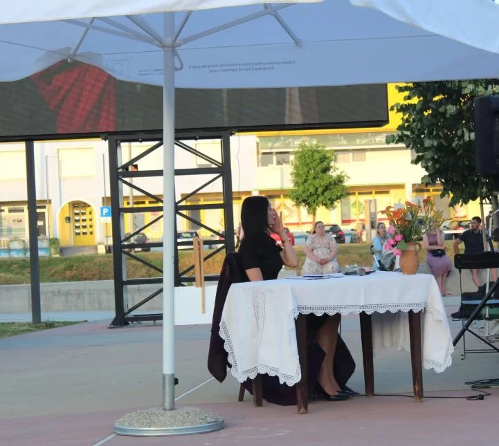 SMOTRA FOLKLORA NA TRGU BEĆARCA: „Pleternico, dok ti ime traje, čuvat ćemo tvoje običaje“