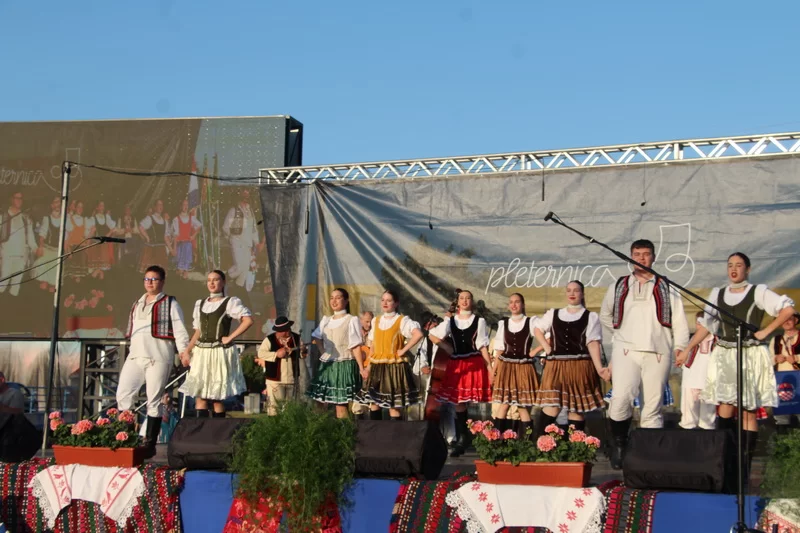 SMOTRA FOLKLORA NA TRGU BEĆARCA: „Pleternico, dok ti ime traje, čuvat ćemo tvoje običaje“