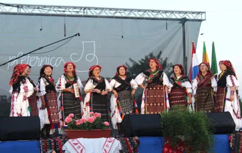 SMOTRA FOLKLORA NA TRGU BEĆARCA: „Pleternico, dok ti ime traje, čuvat ćemo tvoje običaje“