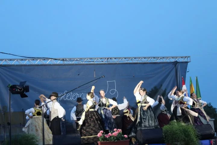 SMOTRA FOLKLORA NA TRGU BEĆARCA: „Pleternico, dok ti ime traje, čuvat ćemo tvoje običaje“
