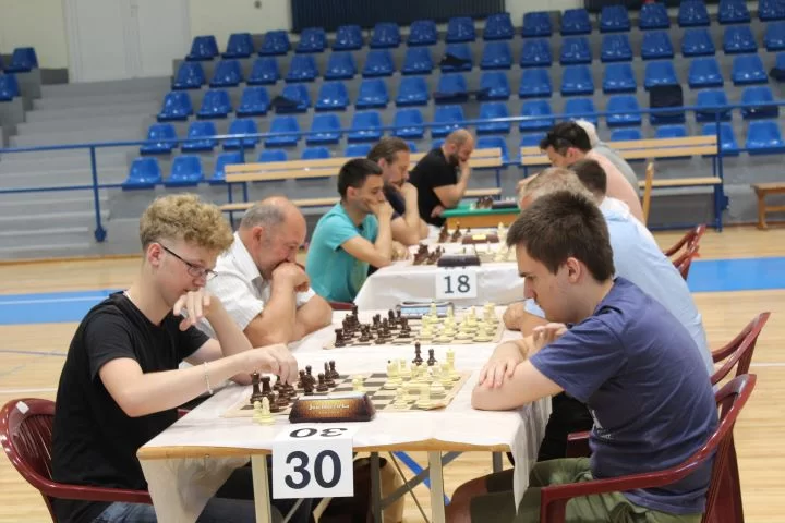 POŽEGA GRAD ŠAHA: Održan Međunarodni šahovski turnir - pobjednik zagrebački velemajstor Mladen Palac
