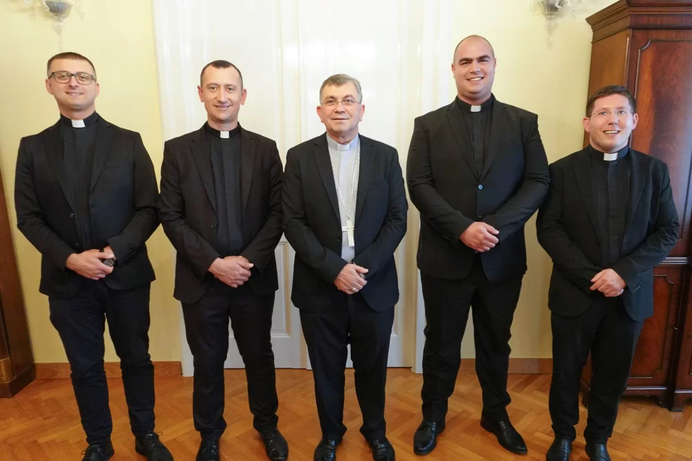 Skrutinij prije prezbiterskog ređenja: Razgovor biskupa s dvojicom ređenika