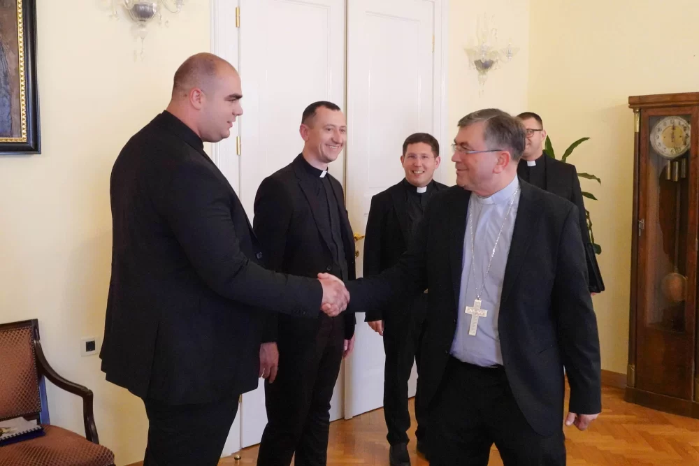 Skrutinij prije prezbiterskog ređenja: Razgovor biskupa s dvojicom ređenika
