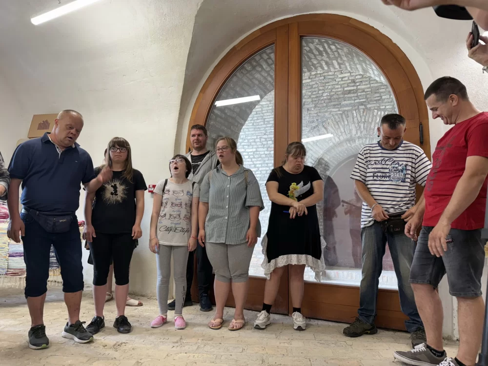 Održana Izložba tkanih tepiha projekta TEPIH: Snaga zajedništva, inkluzije i ekologije u Kući tambure