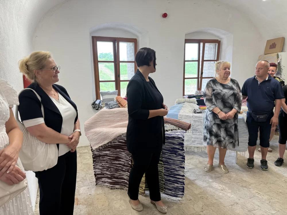 Održana Izložba tkanih tepiha projekta TEPIH: Snaga zajedništva, inkluzije i ekologije u Kući tambure