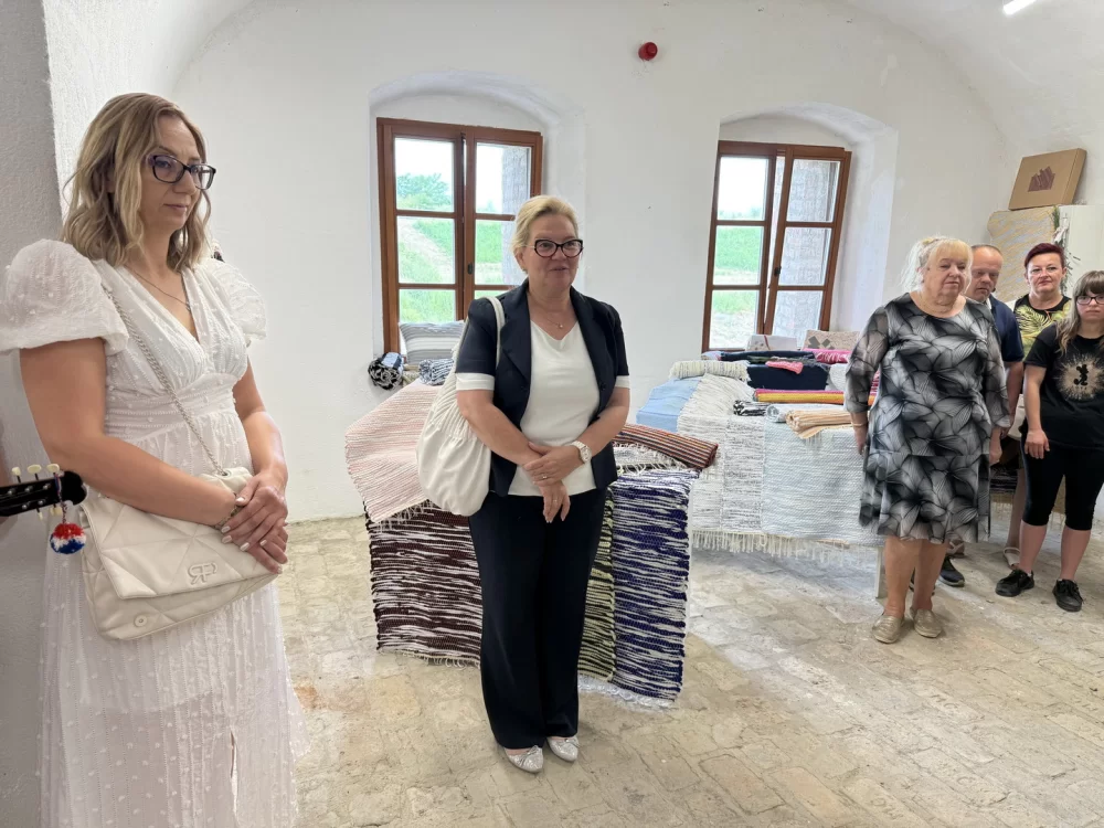 Održana Izložba tkanih tepiha projekta TEPIH: Snaga zajedništva, inkluzije i ekologije u Kući tambure