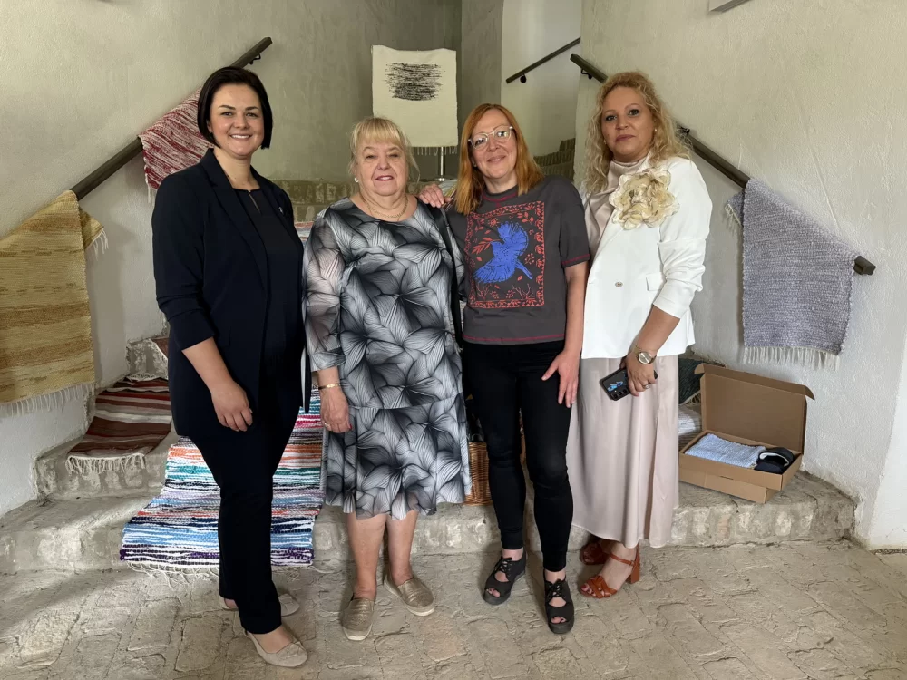 Održana Izložba tkanih tepiha projekta TEPIH: Snaga zajedništva, inkluzije i ekologije u Kući tambure