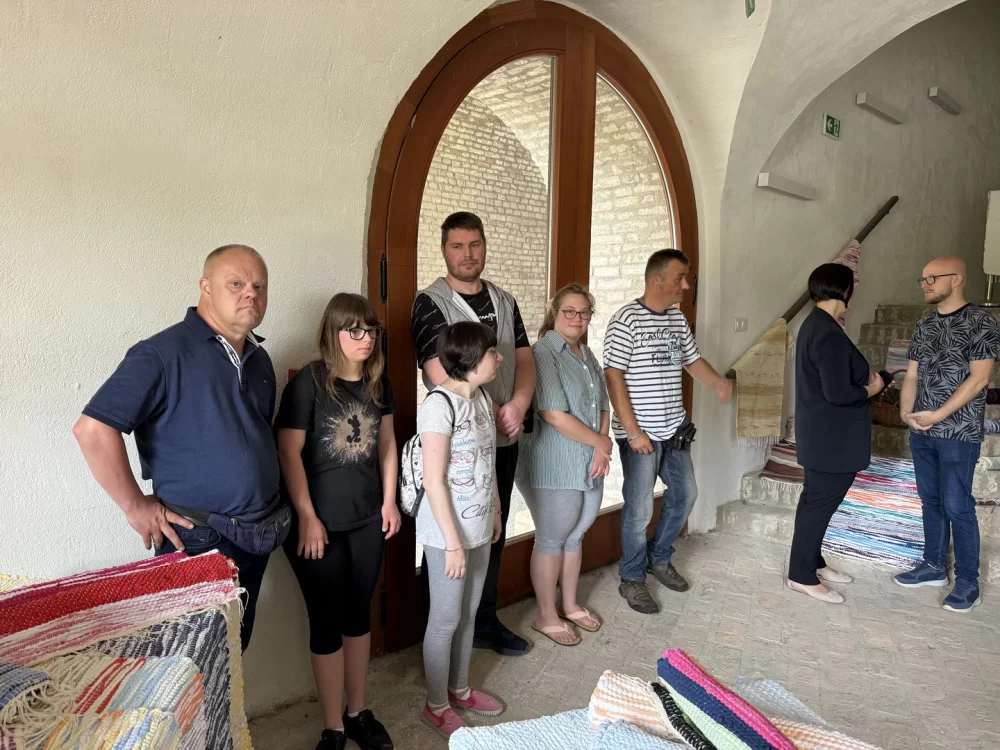 Održana Izložba tkanih tepiha projekta TEPIH: Snaga zajedništva, inkluzije i ekologije u Kući tambure