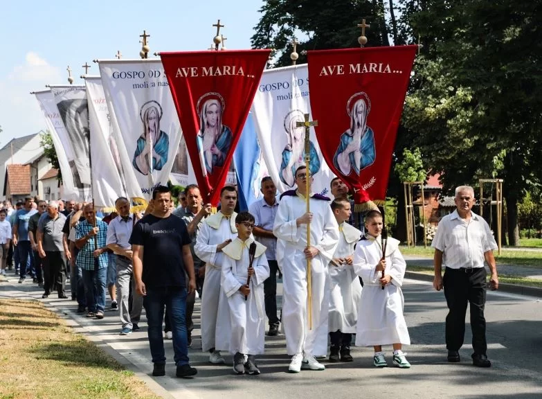 Požega.eu | SVETKOVINA TIJELOVA U PLETERNICI: Misno slavlje i procesija gradskim ulicama  