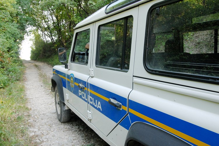 SB Online | Krijumčarili strane državljane, policija ih spriječila u naumu