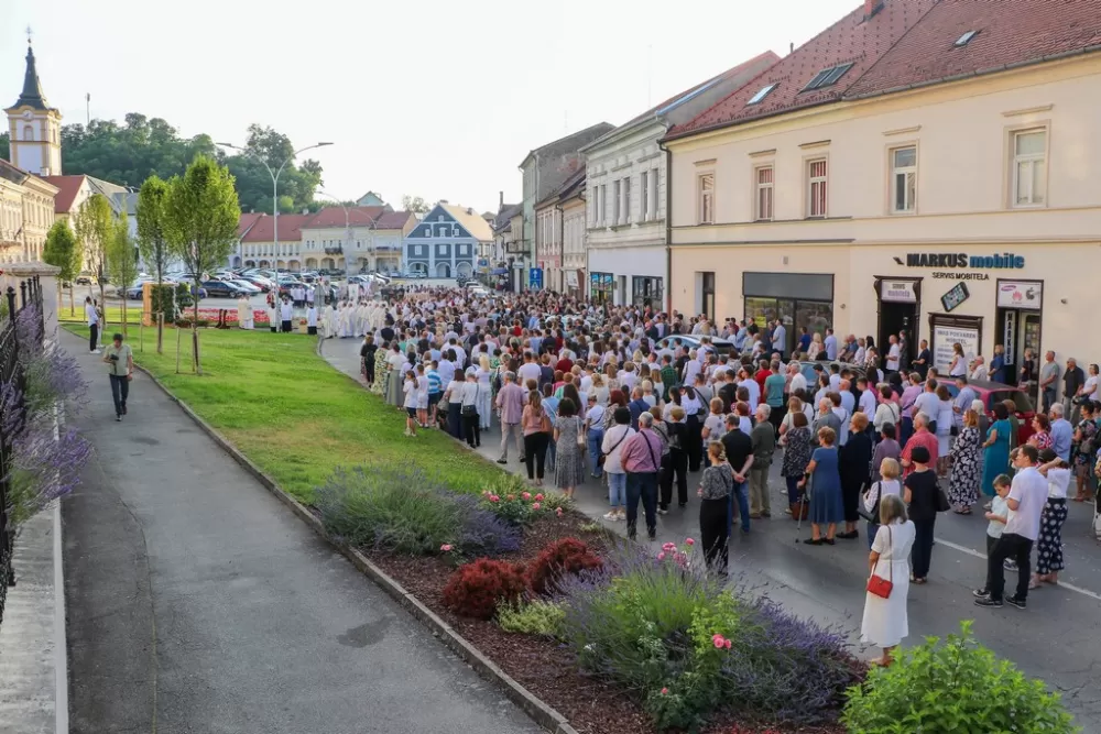 Tijelovo u Požegi: Svetu misu predvodio biskup Ivo Martinović