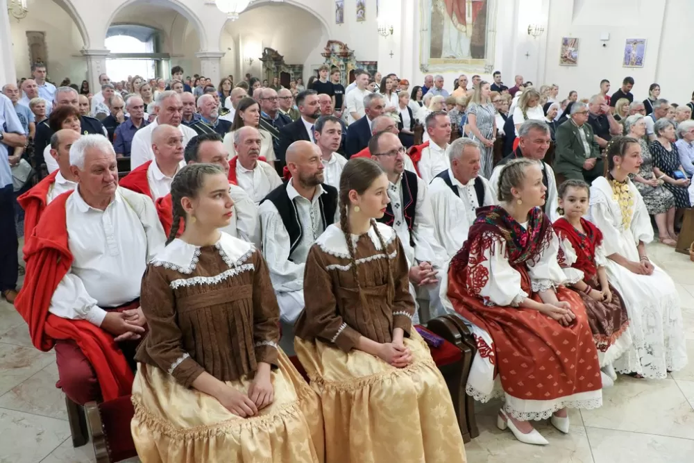 Tijelovo u Požegi: Svetu misu predvodio biskup Ivo Martinović