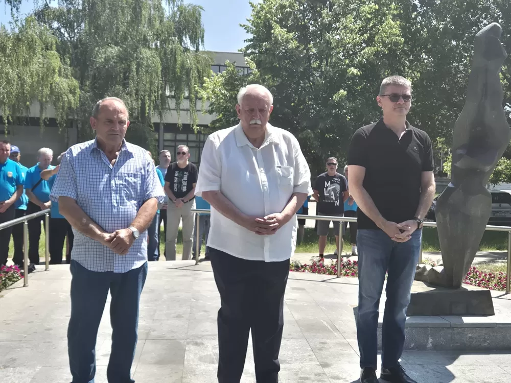 Udruga pripravnika 153. brigade iz Velike Gorice odala počast slavonskobrodskim braniteljima