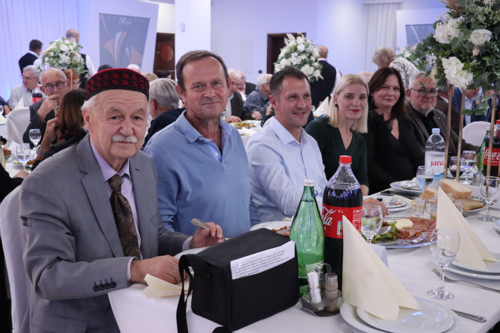 SB Online | LIČKA KAPO: Pogledajte koliko se Ličana jučer okupilo u Sl. Brodu