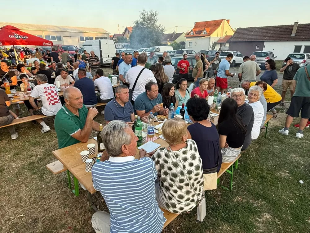 Kao i uvijek u Donjim Andrijevcima: Veseli sudionici, dobra hrana i odlična atmosfera