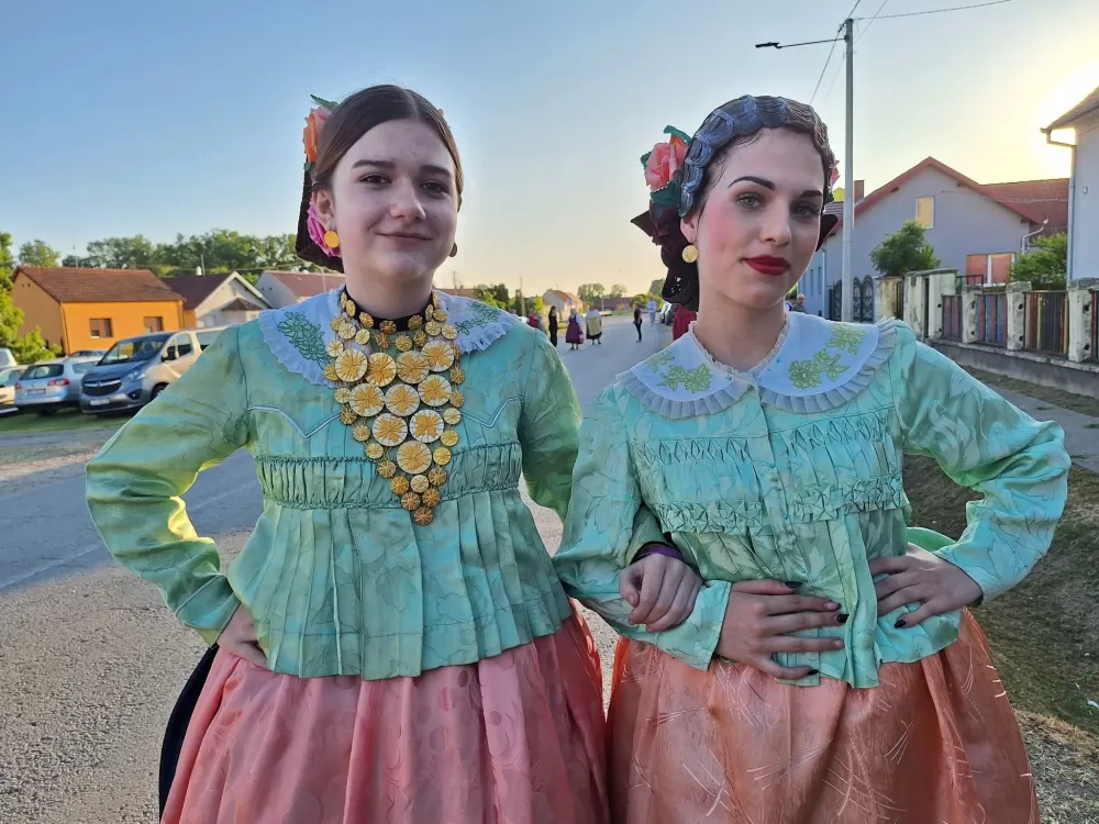 Od najmlađih do najstarijih u tradicionalnom narodnom ruhu