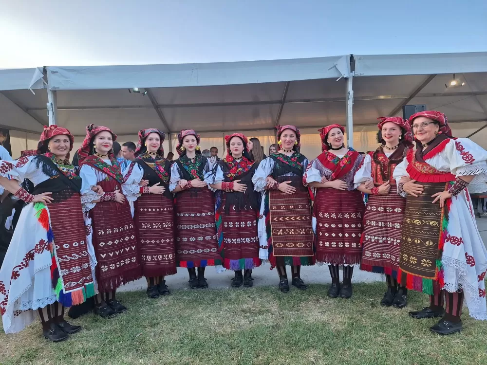 Od najmlađih do najstarijih u tradicionalnom narodnom ruhu
