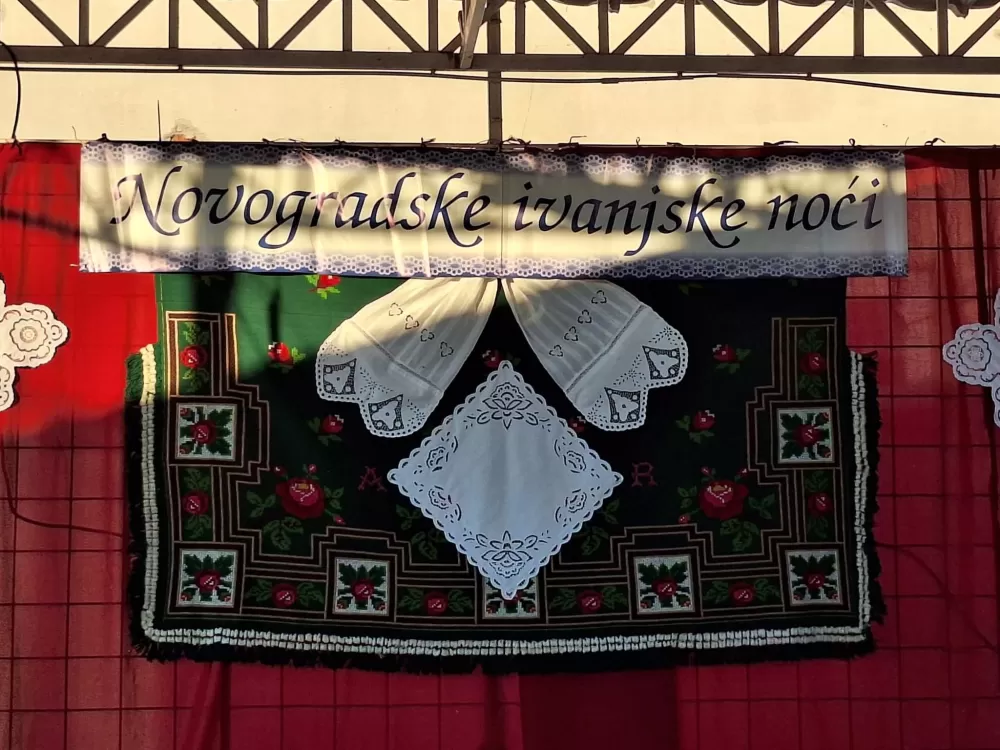 Od najmlađih do najstarijih u tradicionalnom narodnom ruhu