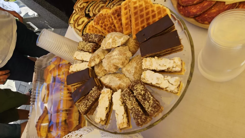 Konji vrani - povorka svatovskih zaprega i jahača u Velikoj Kopanici