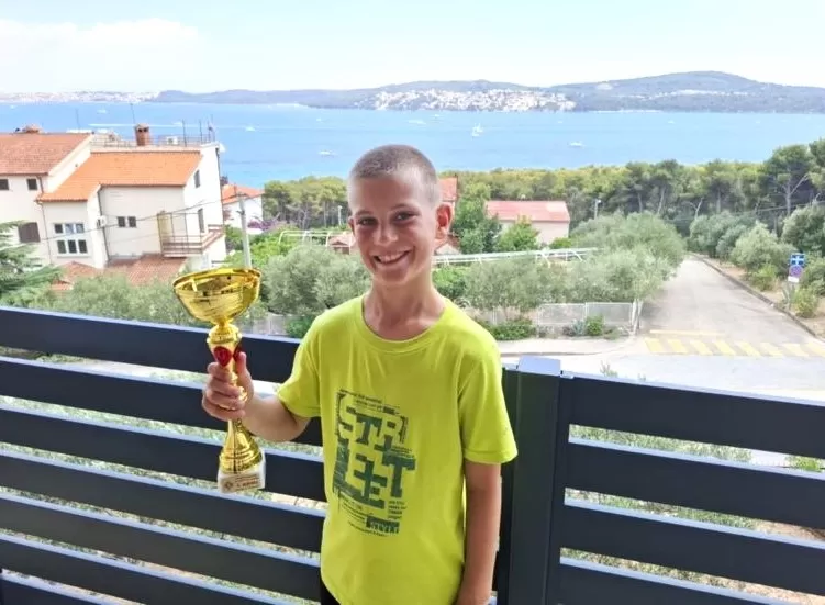 Požega.eu | USPJEŠAN NASTUP MLADIH POŽEŠKIH ŠAHISTA: Mate Kovačević osvojio drugo, a Hana Knezović treće mjesto na državnom kadetskom prvenstvu 