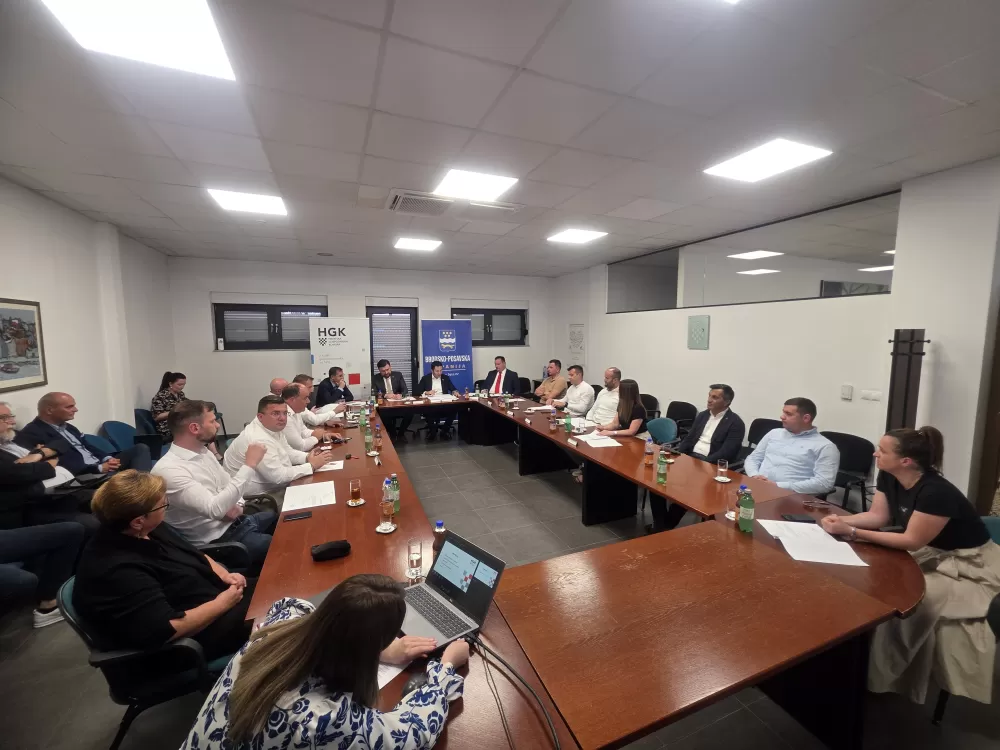 Članovi Gospodarskog vijeća HGK – Županijske komore Sl. Bord na sjednici razgovarali o aktualnom stanju u Brodsko-posavskoj županiji: „Bilježimo rekordne brojke što je dobar zalog za budućnost“