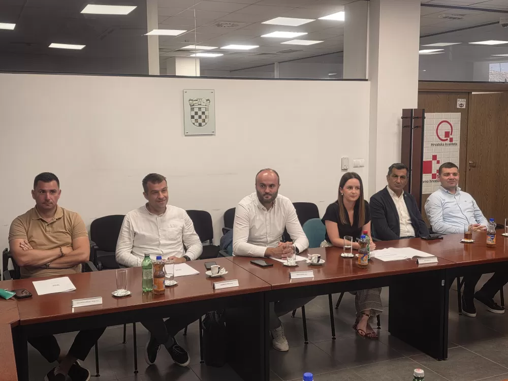 Članovi Gospodarskog vijeća HGK – Županijske komore Sl. Bord na sjednici razgovarali o aktualnom stanju u Brodsko-posavskoj županiji: „Bilježimo rekordne brojke što je dobar zalog za budućnost“