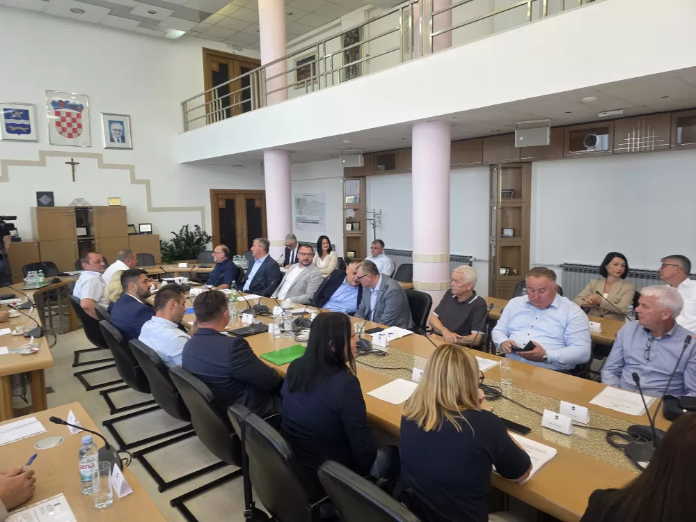 KONSTITUIRANA ŽUPANIJSKA SKUPŠTINA BPŽ U NOVOM SAZIVU: Novi stari predsjednik Pero Ćosić