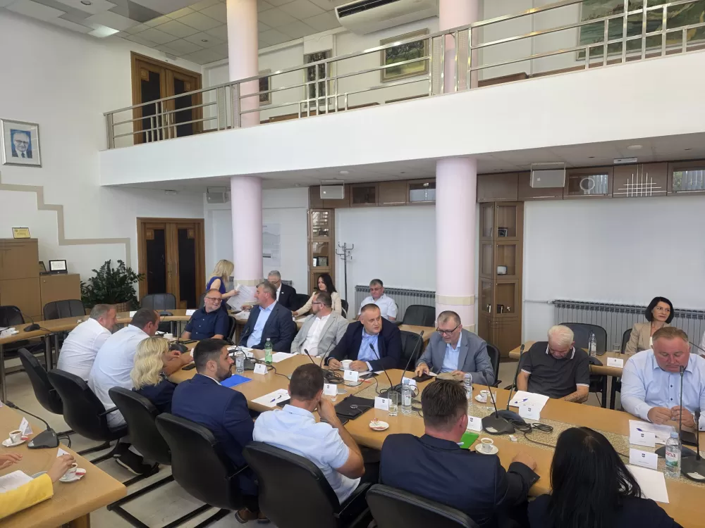 KONSTITUIRANA ŽUPANIJSKA SKUPŠTINA BPŽ U NOVOM SAZIVU: Novi stari predsjednik Pero Ćosić