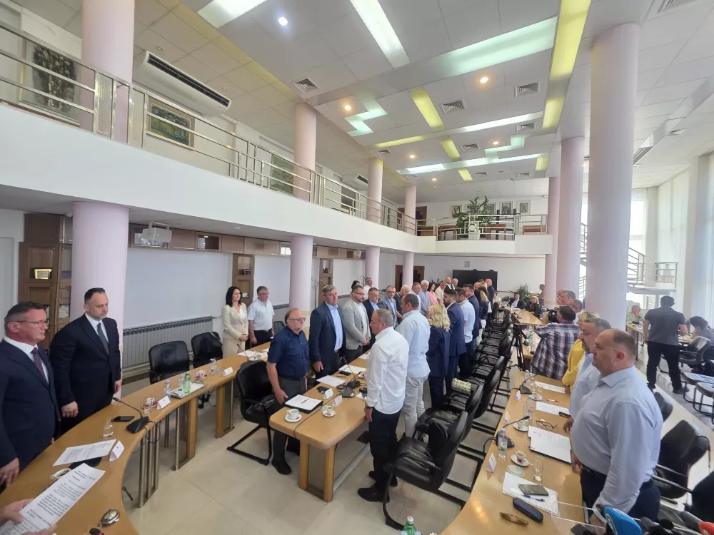 KONSTITUIRANA ŽUPANIJSKA SKUPŠTINA BPŽ U NOVOM SAZIVU: Novi stari predsjednik Pero Ćosić
