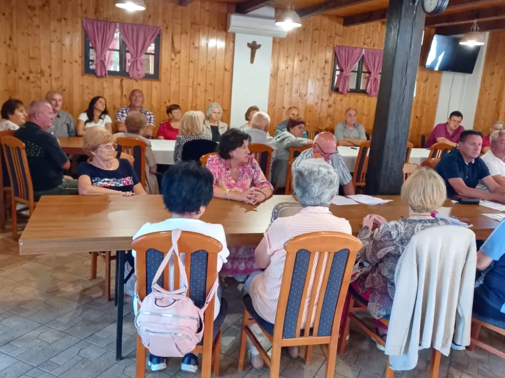 Požeški Ličani dva su puta nastupili u dvorani Lisinski, te četiri puta  u susjednoj Mađarskoj