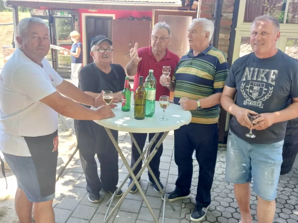 Požeški Ličani dva su puta nastupili u dvorani Lisinski, te četiri puta  u susjednoj Mađarskoj