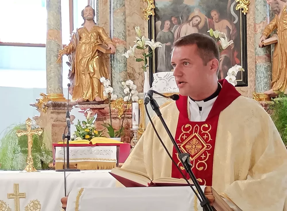 GUŽVA NA IVANJE U SIBINJU - ʼJe li vjera koju pokazujemo dolaskom na misu istinski djelotvorna?ʼ