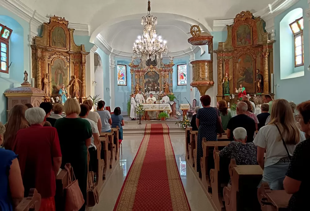 GUŽVA NA IVANJE U SIBINJU - ʼJe li vjera koju pokazujemo dolaskom na misu istinski djelotvorna?ʼ