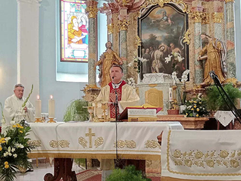 GUŽVA NA IVANJE U SIBINJU - ʼJe li vjera koju pokazujemo dolaskom na misu istinski djelotvorna?ʼ