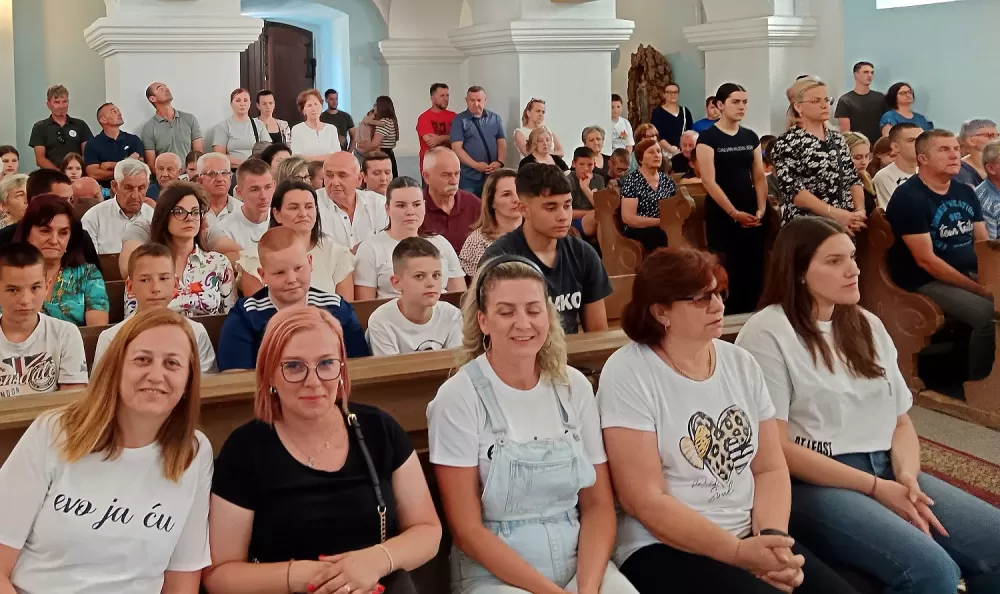 GUŽVA NA IVANJE U SIBINJU - ʼJe li vjera koju pokazujemo dolaskom na misu istinski djelotvorna?ʼ