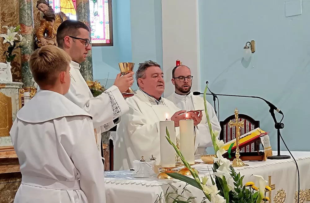 GUŽVA NA IVANJE U SIBINJU - ʼJe li vjera koju pokazujemo dolaskom na misu istinski djelotvorna?ʼ